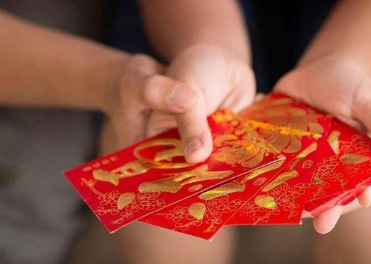 眷注员工怙恃，为员工怙恃设置眷注金制度